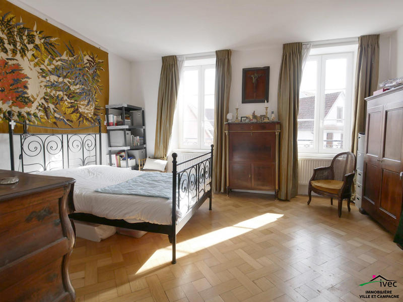 Maison - 329 m² - 14 pièces