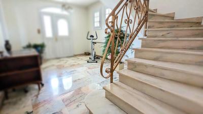 Maison traditionnelle - 175 m² - 8 pièces