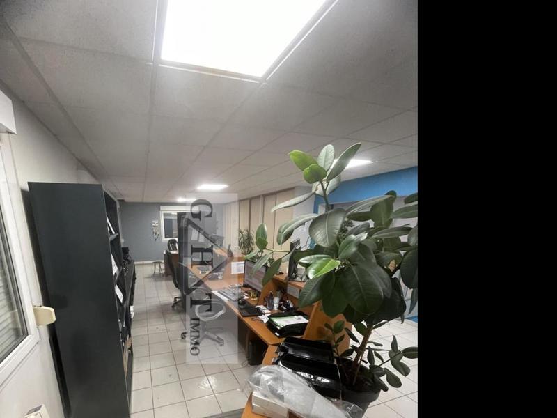 Entrepôt - 1 570 m²