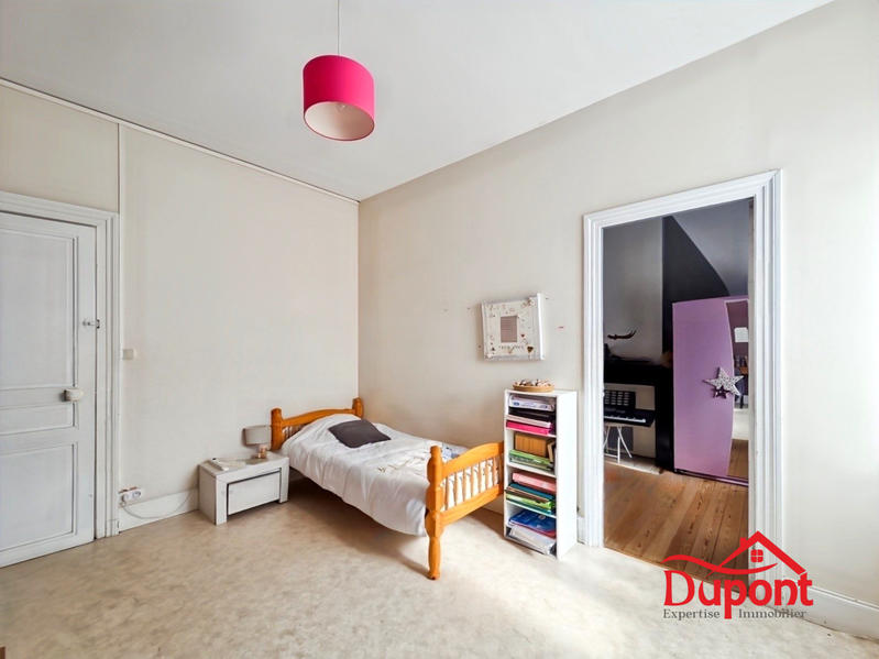 Maison - 186 m² - 9 pièces