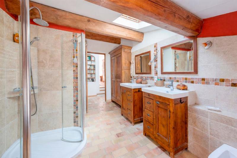 Propriété - 341 m² - 9 pièces