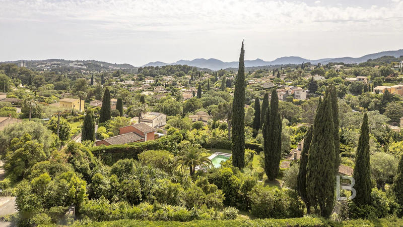 Maison - 202 m² - 5 pièces