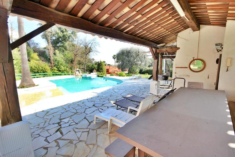 Villa - 250 m² - 7 pièces