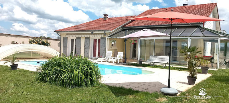 Villa - 196 m² - 8 pièces