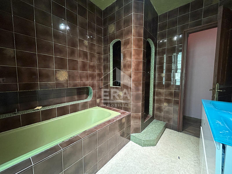 Maison - 172 m² - 9 pièces