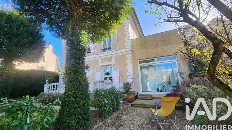 Maison - 200 m² - 8 pièces