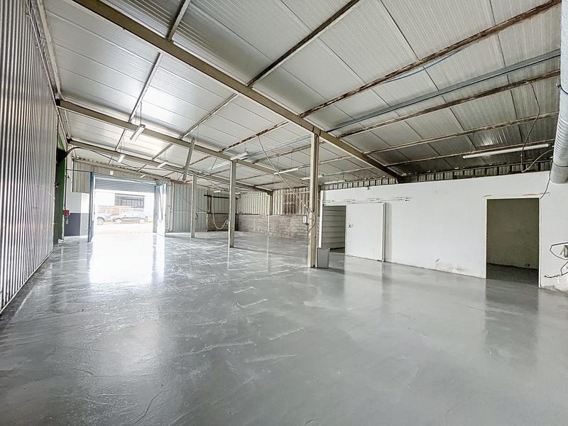 Entrepôt - 1 340 m²