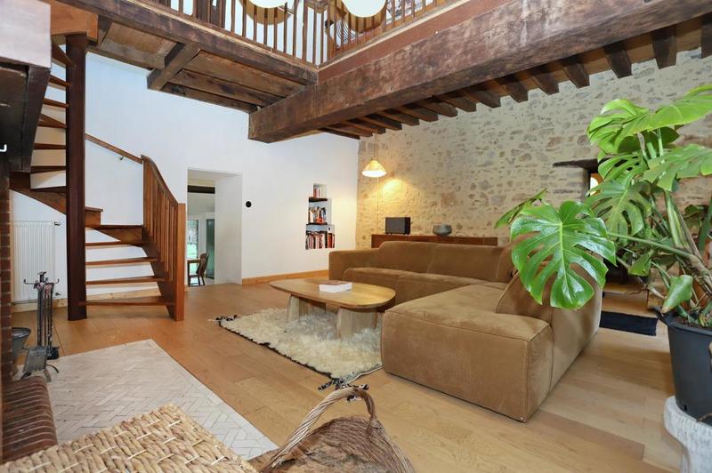 Maison - 280 m² - 8 pièces