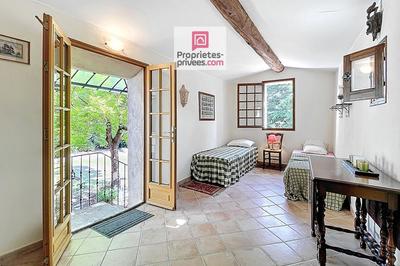 Maison - 185 m² - 9 pièces