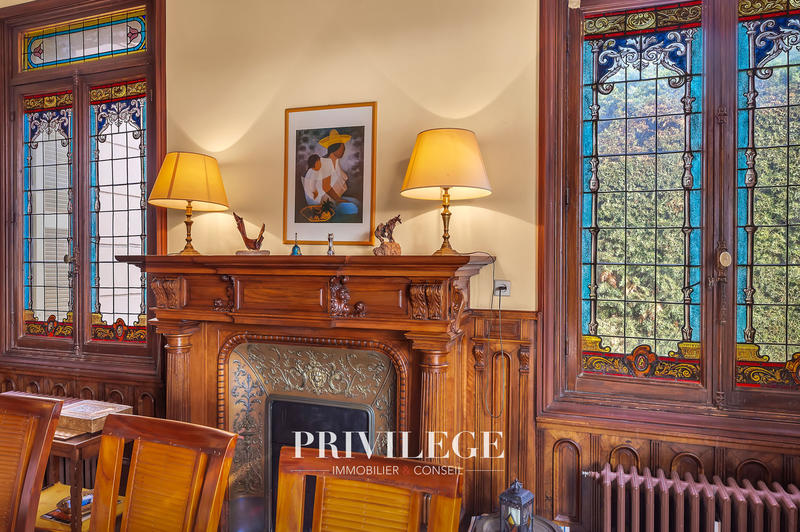 Propriété - 824 m² - 11 pièces