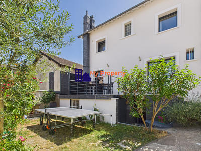 Maison - 90 m² - 6 pièces