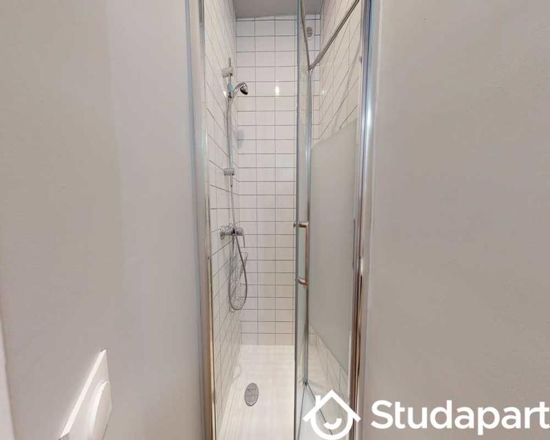 Chambre - 100 m² - 1 pièce