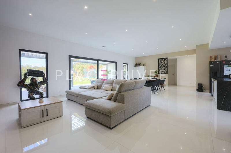 Maison - 300 m² - 9 pièces