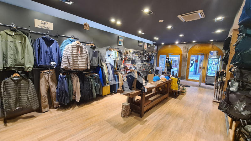 Fonds de commerce - Local commercial - 340 m²