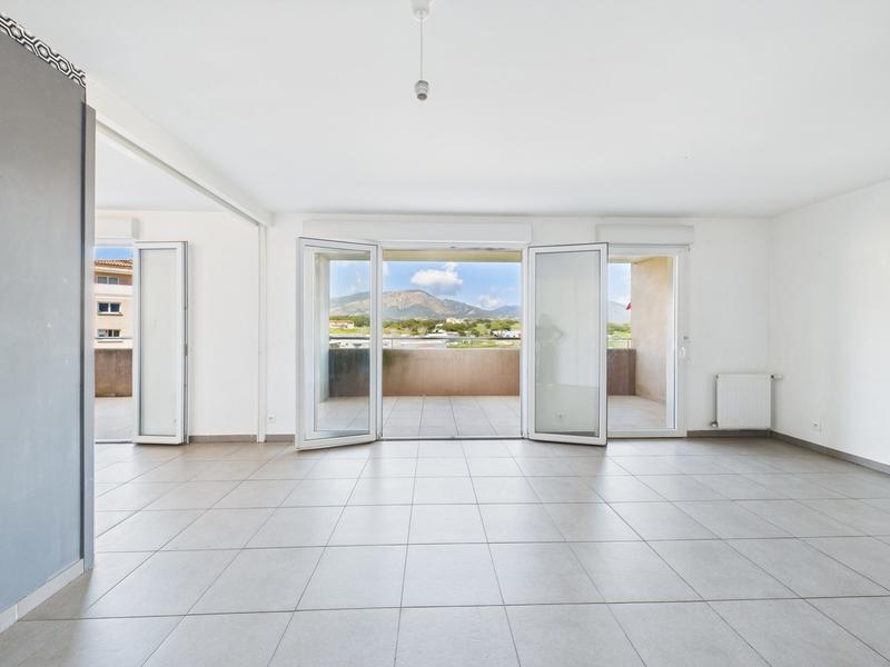 Appartement - 80 m² - 4 pièces