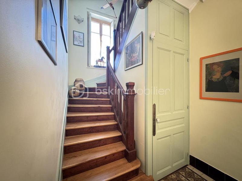 Maison - 225 m² - 12 pièces