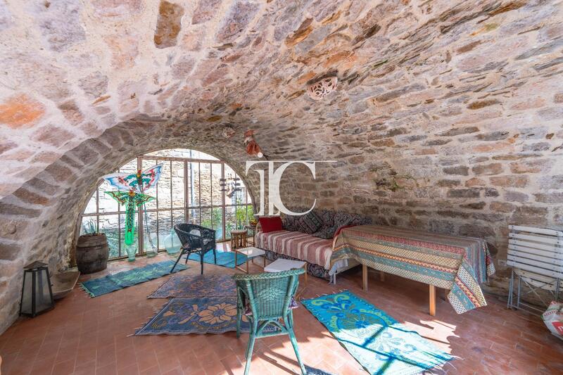 Maison - 350 m² - 11 pièces