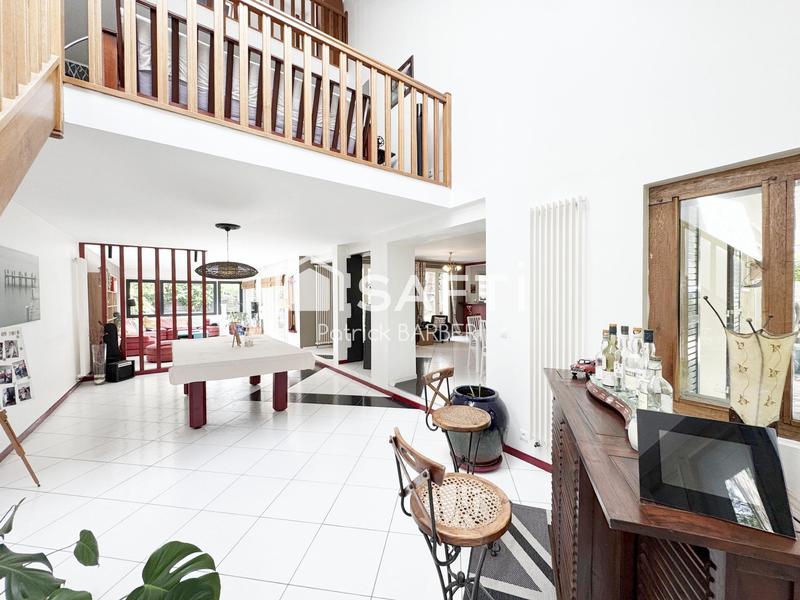 Maison - 254 m² - 7 pièces