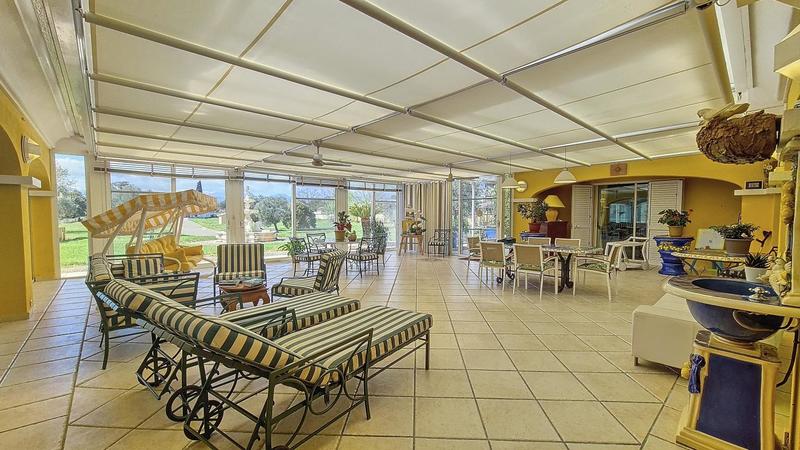 Propriété - 420 m² - 9 pièces