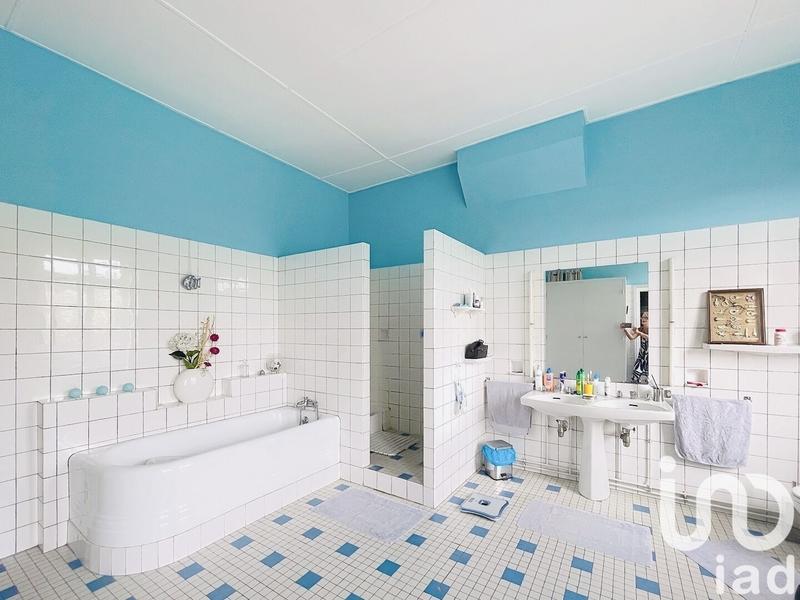 Maison - 312 m² - 9 pièces