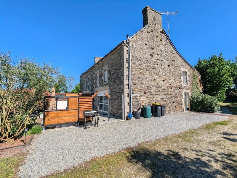 Maison - 284 m² - 12 pièces