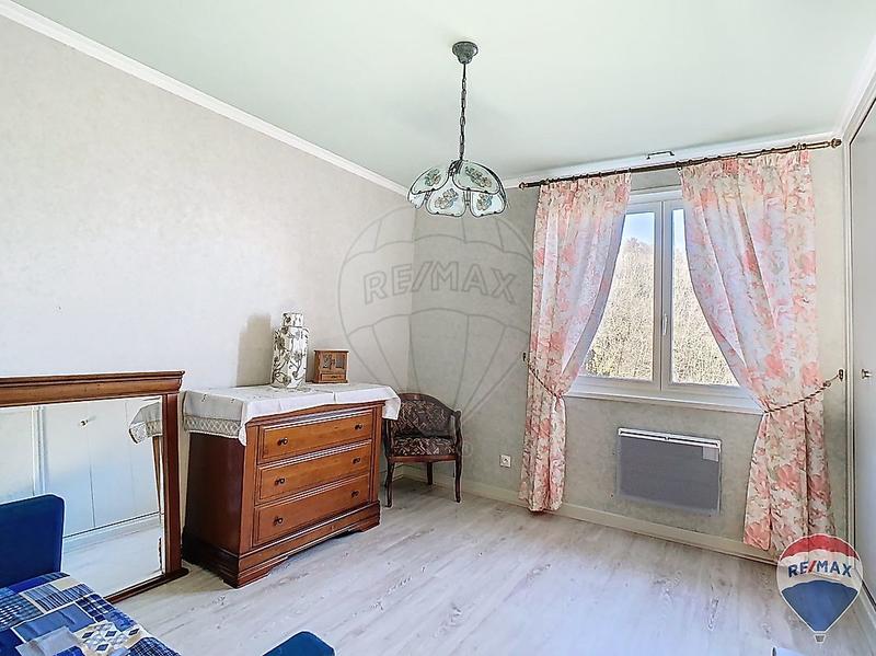 Maison - 222 m² - 9 pièces