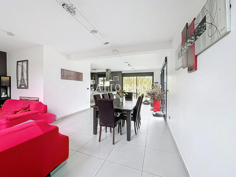 Maison - 177 m² - 7 pièces