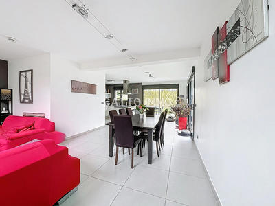 Maison - 177 m² - 7 pièces