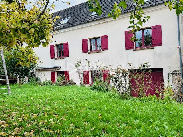 Maison - 240 m² - 11 pièces