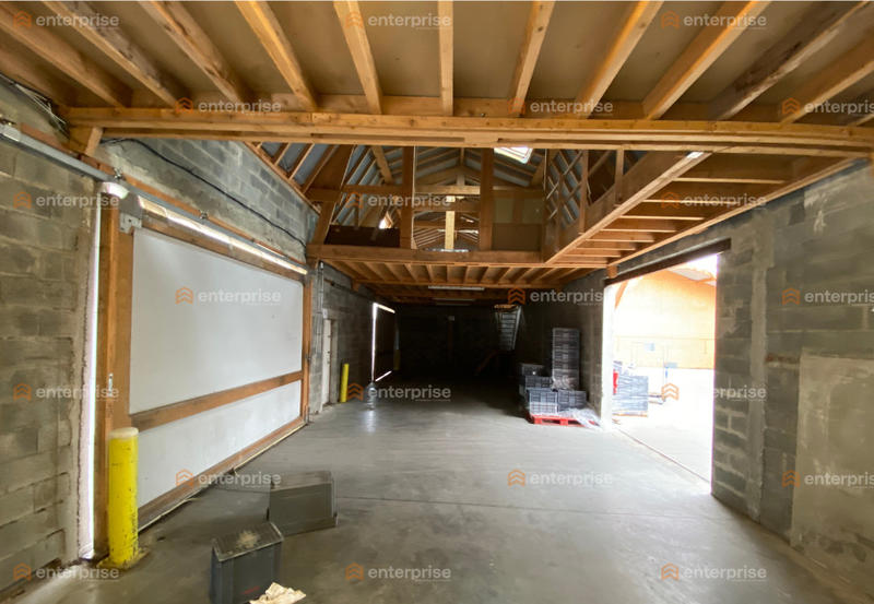 Local d'activité / Entrepôt - 200 m²