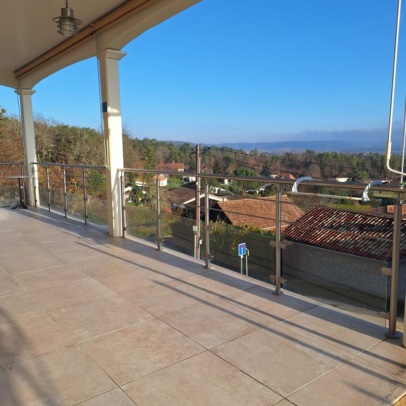 Maison - 235 m² - 7 pièces