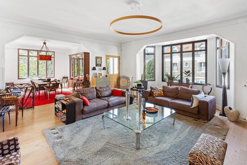 Demeure - 260 m² - 9 pièces