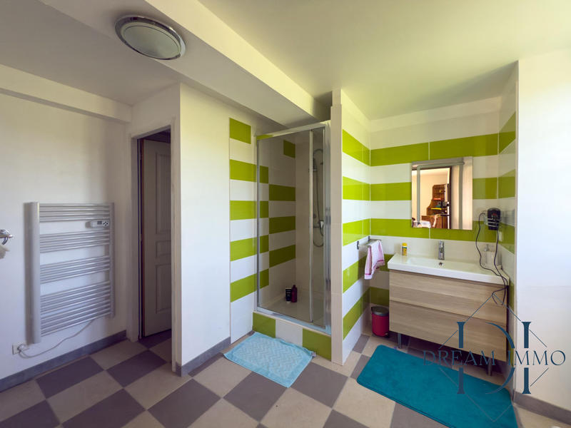 Maison - 280 m² - 8 pièces