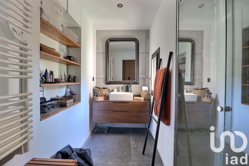 Maison - 222 m² - 8 pièces