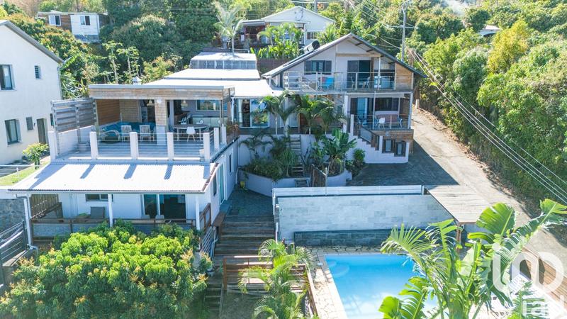 Maison - 215 m² - 9 pièces