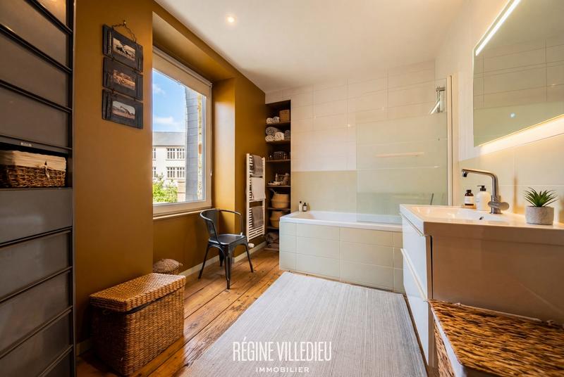 Maison - 121 m² - 6 pièces