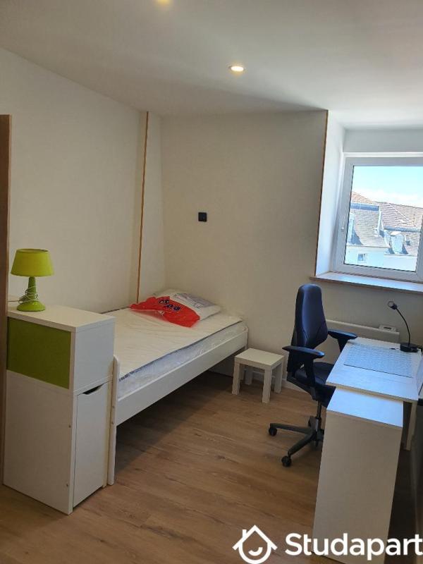 Chambre - 11 m² - 1 pièce