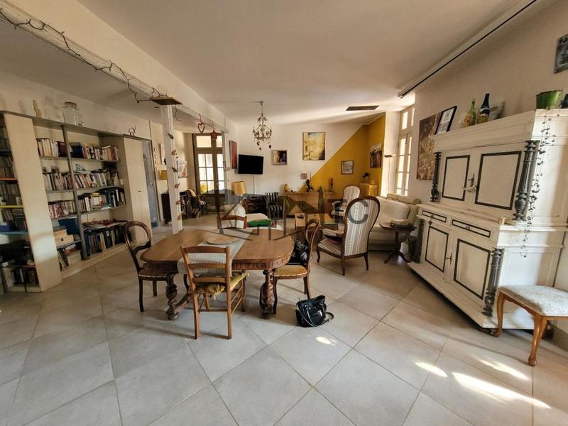 Maison - 268 m² - 6 pièces