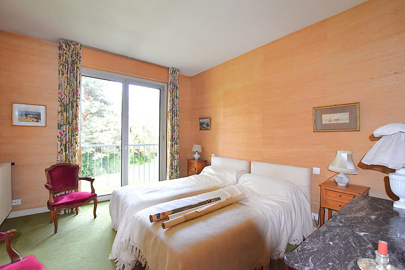 Maison - 254 m² - 12 pièces