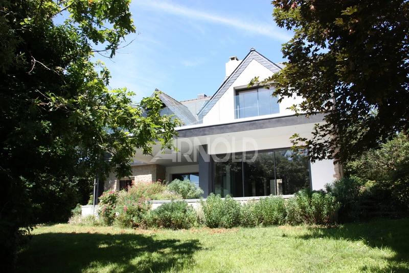 Maison - 222 m² - 11 pièces