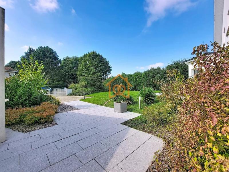 Villa - 244 m² - 7 pièces