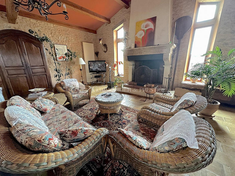 Propriété - 443 m² - 12 pièces