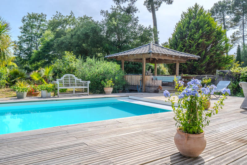 Maison - 215 m² - 7 pièces