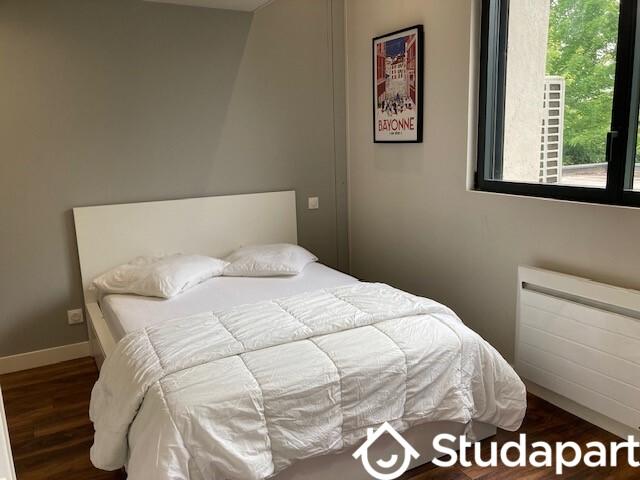 Chambre - 11 m² - 1 pièce