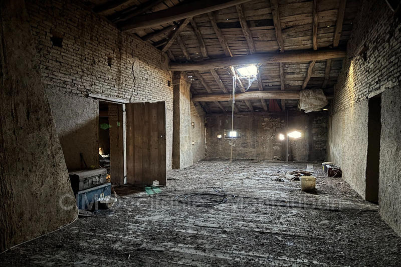 Maison - 650 m² - 4 pièces