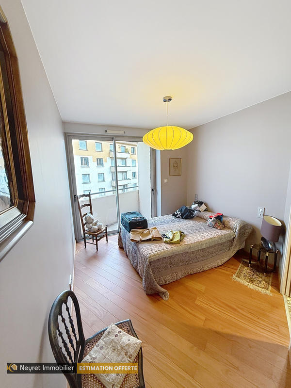 Appartement - 135 m² - 6 pièces