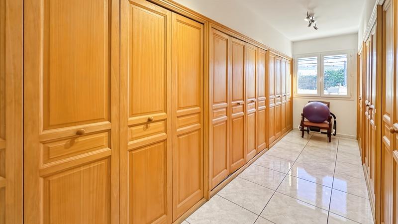 Maison - 205 m² - 6 pièces