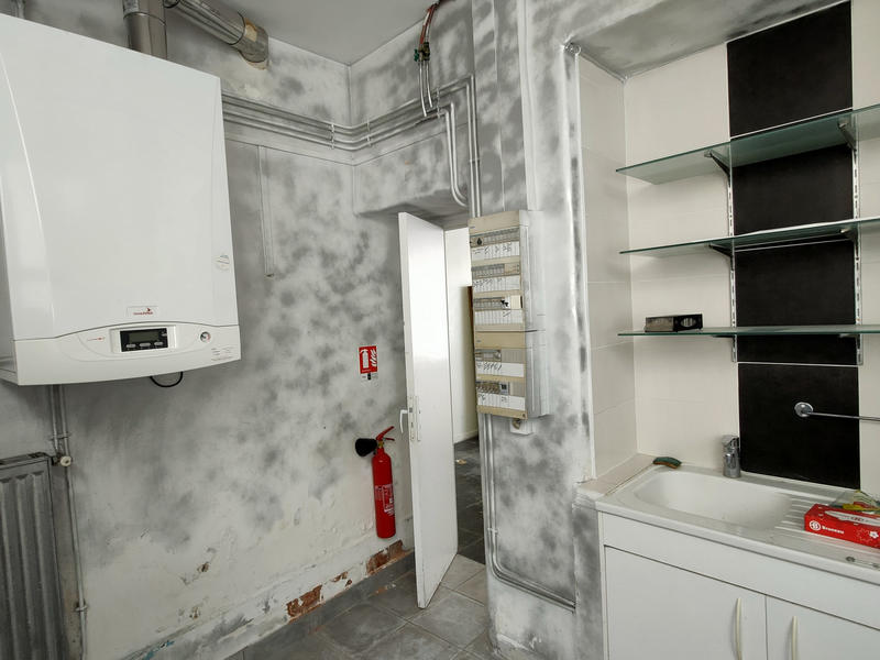 Local commercial - 141 m² - 3 pièces