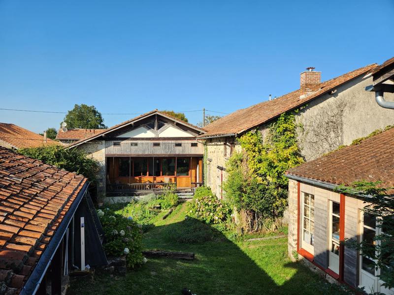 Maison - 235 m² - 8 pièces