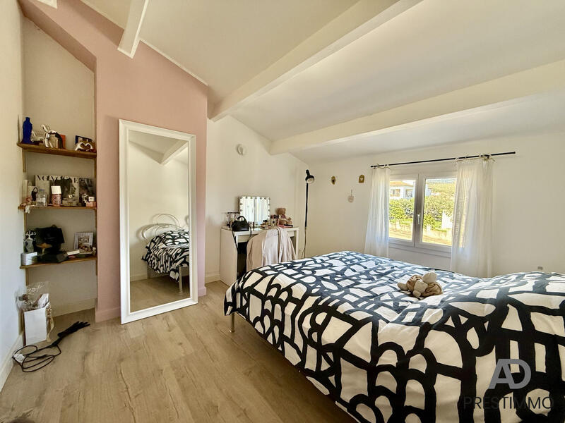 Villa - 200 m² - 5 pièces